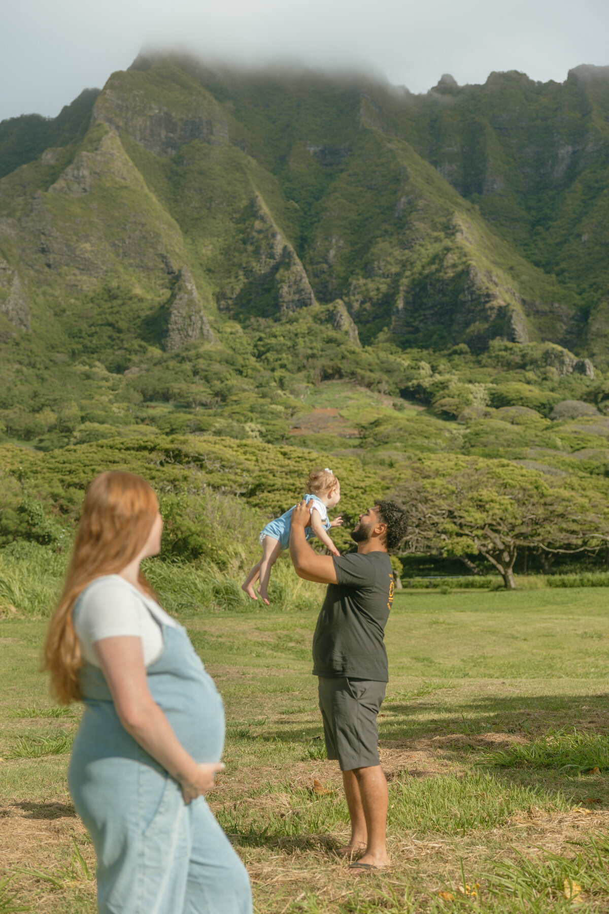 Family Maternity Photos in Oahu Hawaii