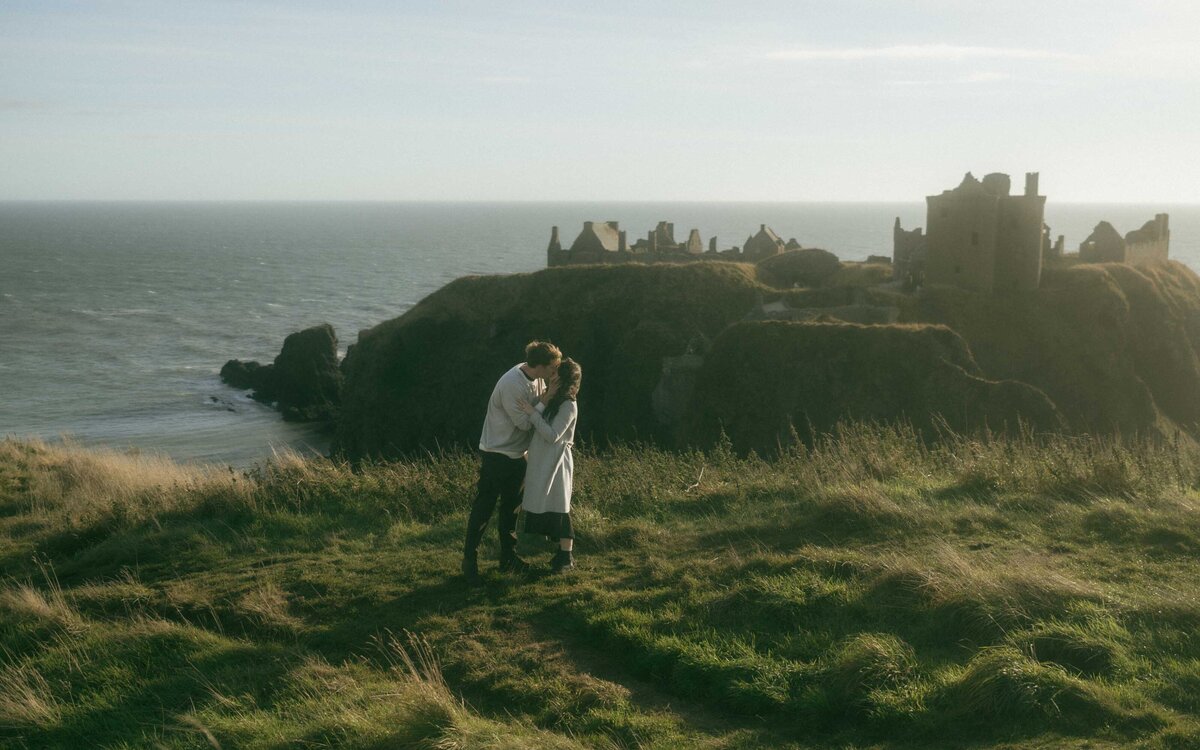 SecretProposal-TheSwiechs-Brandon&McKennaDunnotarCastleScotland-49