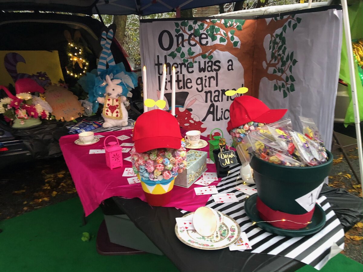 alice in wonderland trunk with book