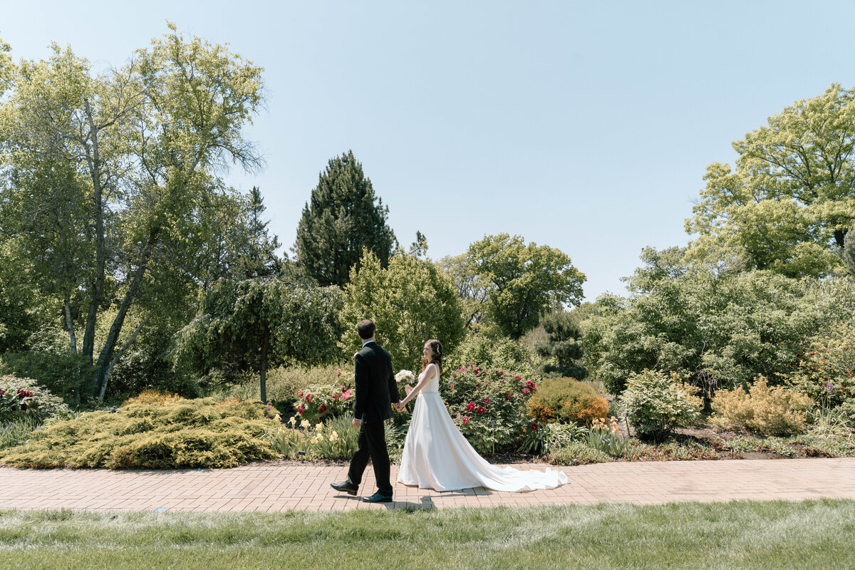Bride and Groom photos during a green bay wedding