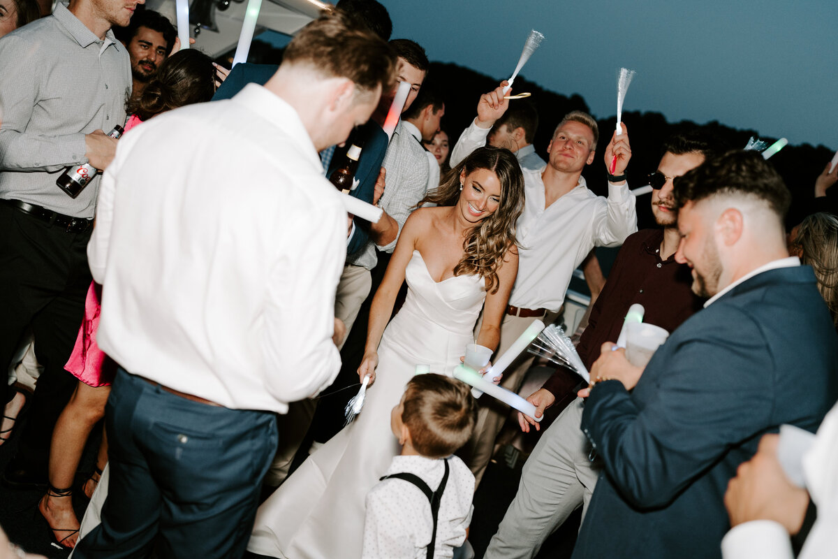 abby-parker-lake-minnetonka-wedding-106