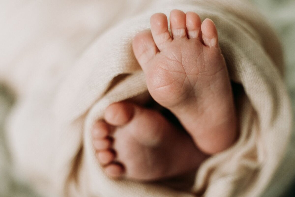 Precious-Pure-Love-Fotografie-newborn-feet-details