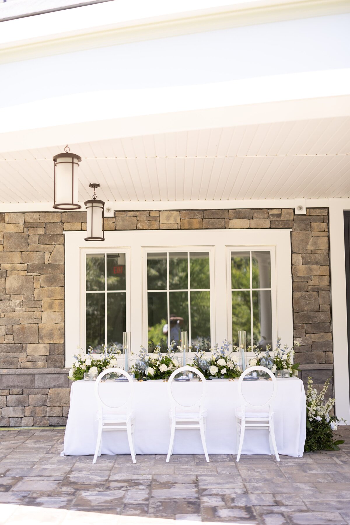 blue-and-white-wedding-centerpiece-tablescape-detail-shot-annapolis-maryland
