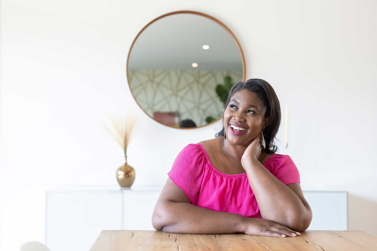 Branding photoshoot ideas featuring a female entrepreneur in her personal office, part of a modern branding gallery.
