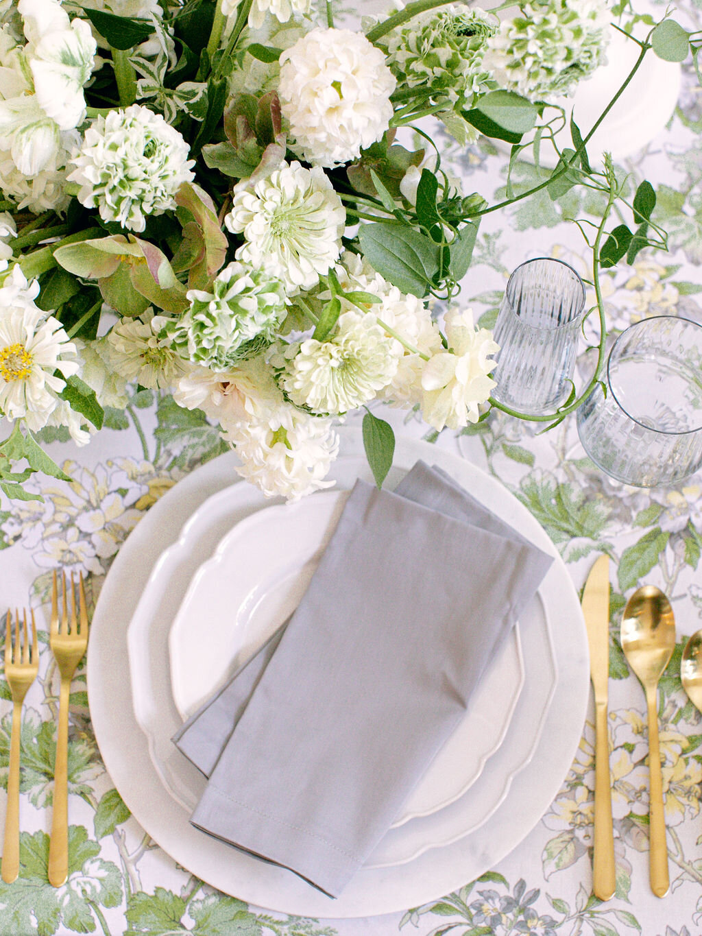 max-owens-design-english-floral-wedding-20-place-setting