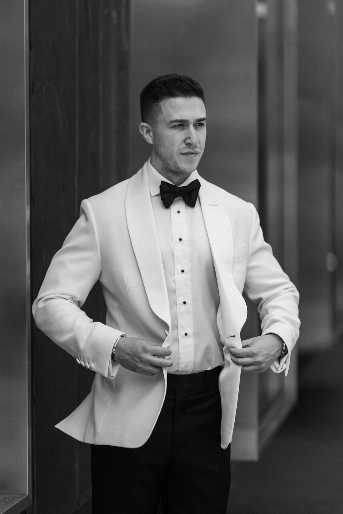 515-Four-Seasons-Toronto-Canada-Bailey-Cody-Wedding-16