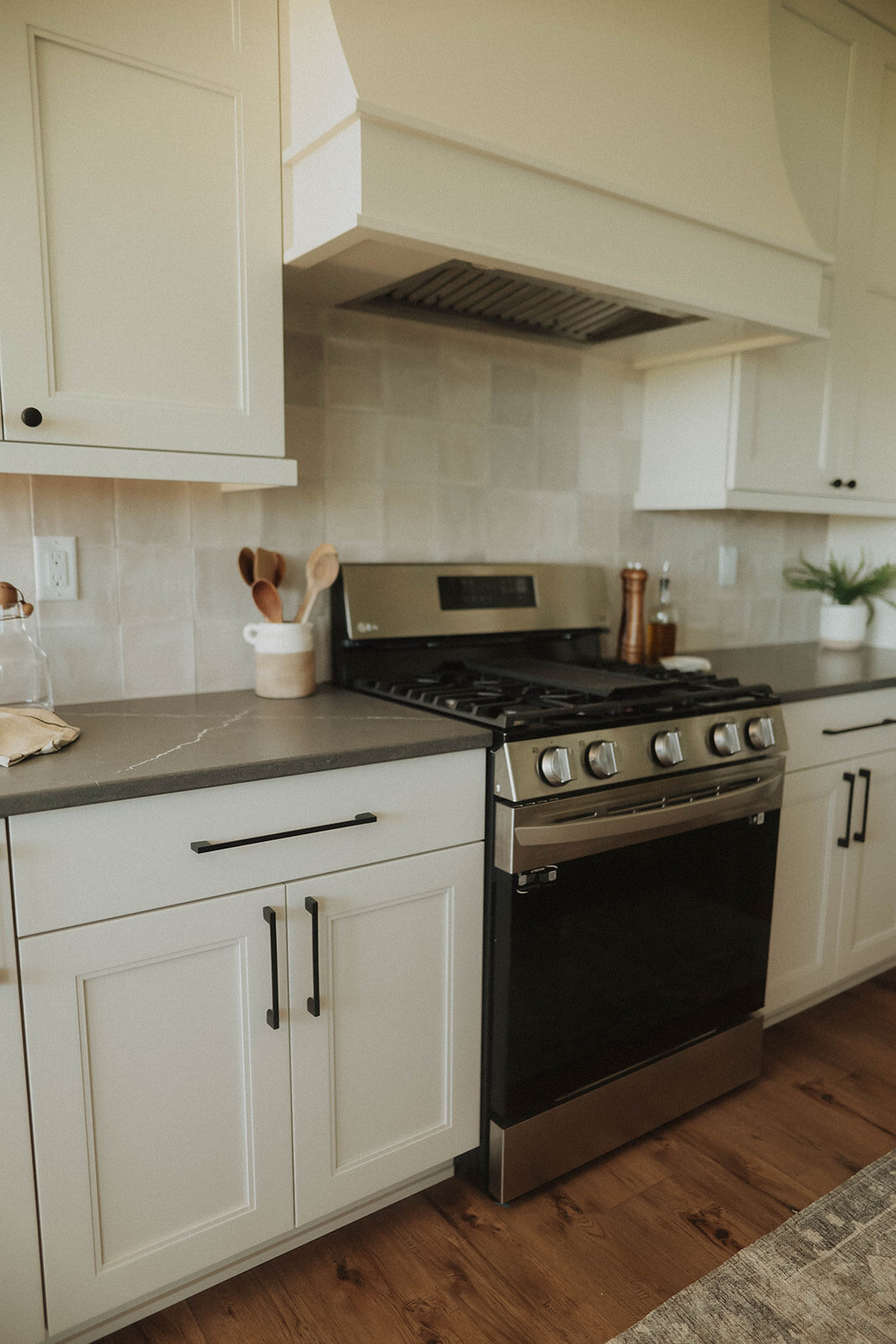 Backsplash-neutral-kitchen-custom-new-home-lt-design-co