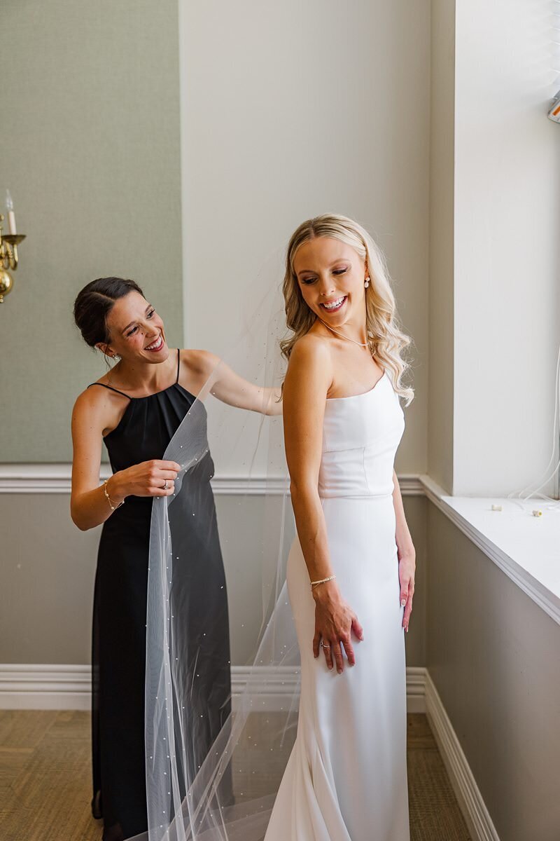 Bride Getting Ready with Mom and Bridesmaids at The Loft on 6th083