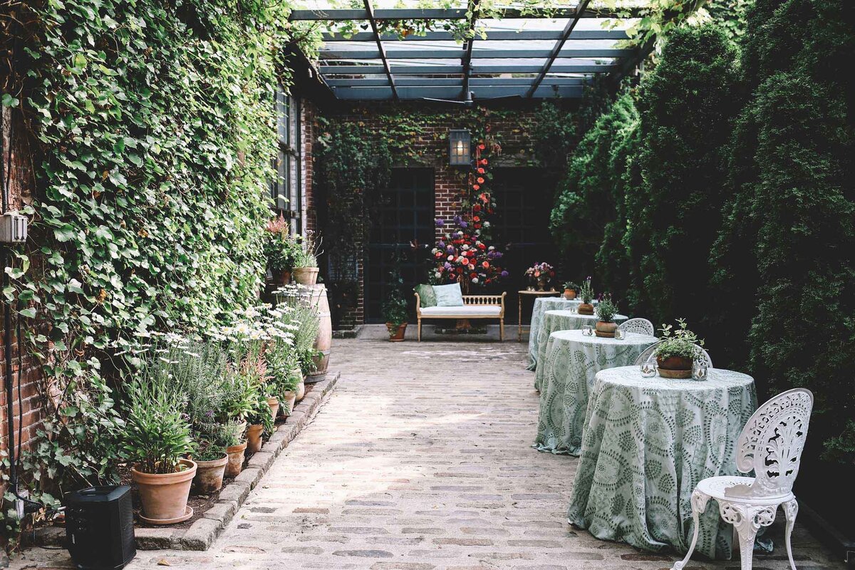 jaclyn-fisher-events-planning-colorful-summer-garden-wedding-in-nyc-50