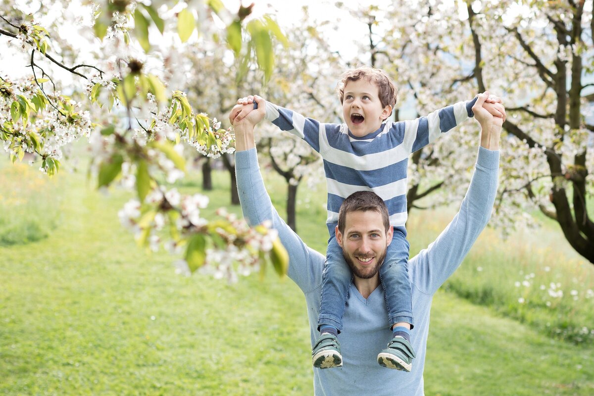 Familienshooting-Familienfotos-Aargau-Zuerich-Frühling-Fricktal-Kirschblüte-23