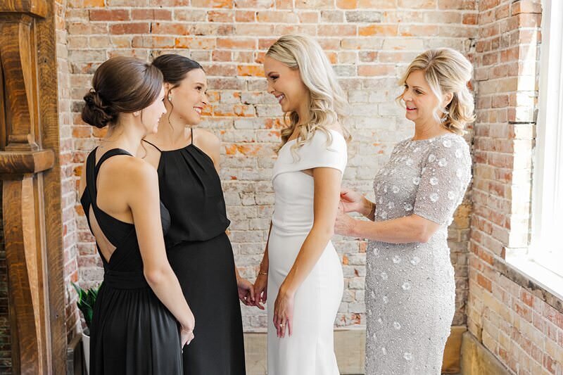 Bride Getting Ready with Mom and Bridesmaids at The Loft on 6th049