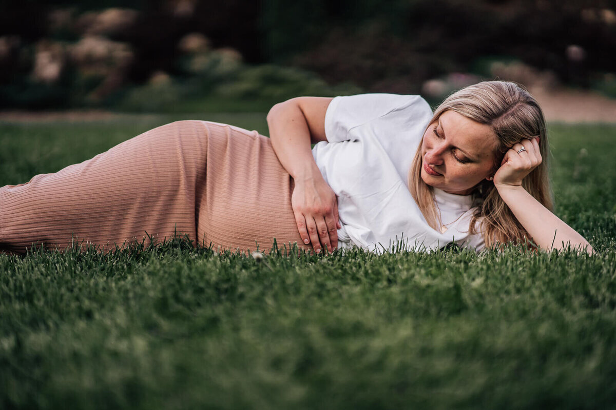 Minneapolis-Pregnancy-Photographer (5 of 5)