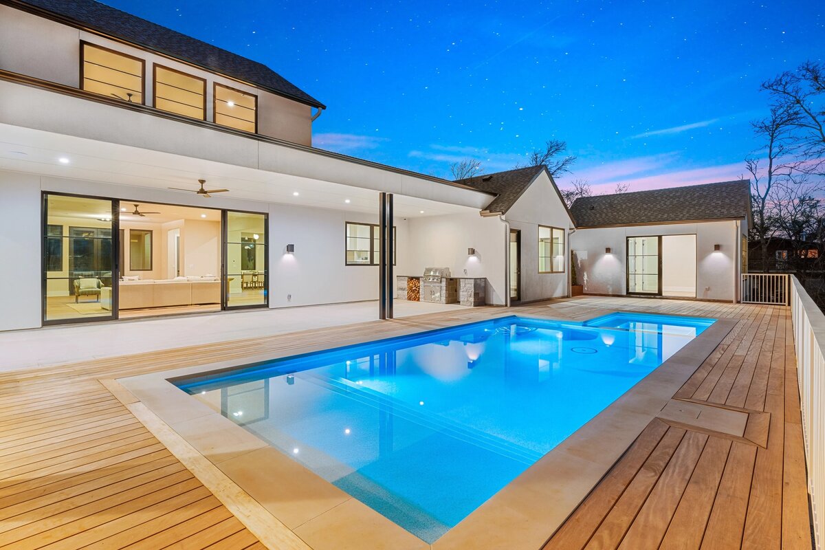 596-lancelot-way-exterior-2