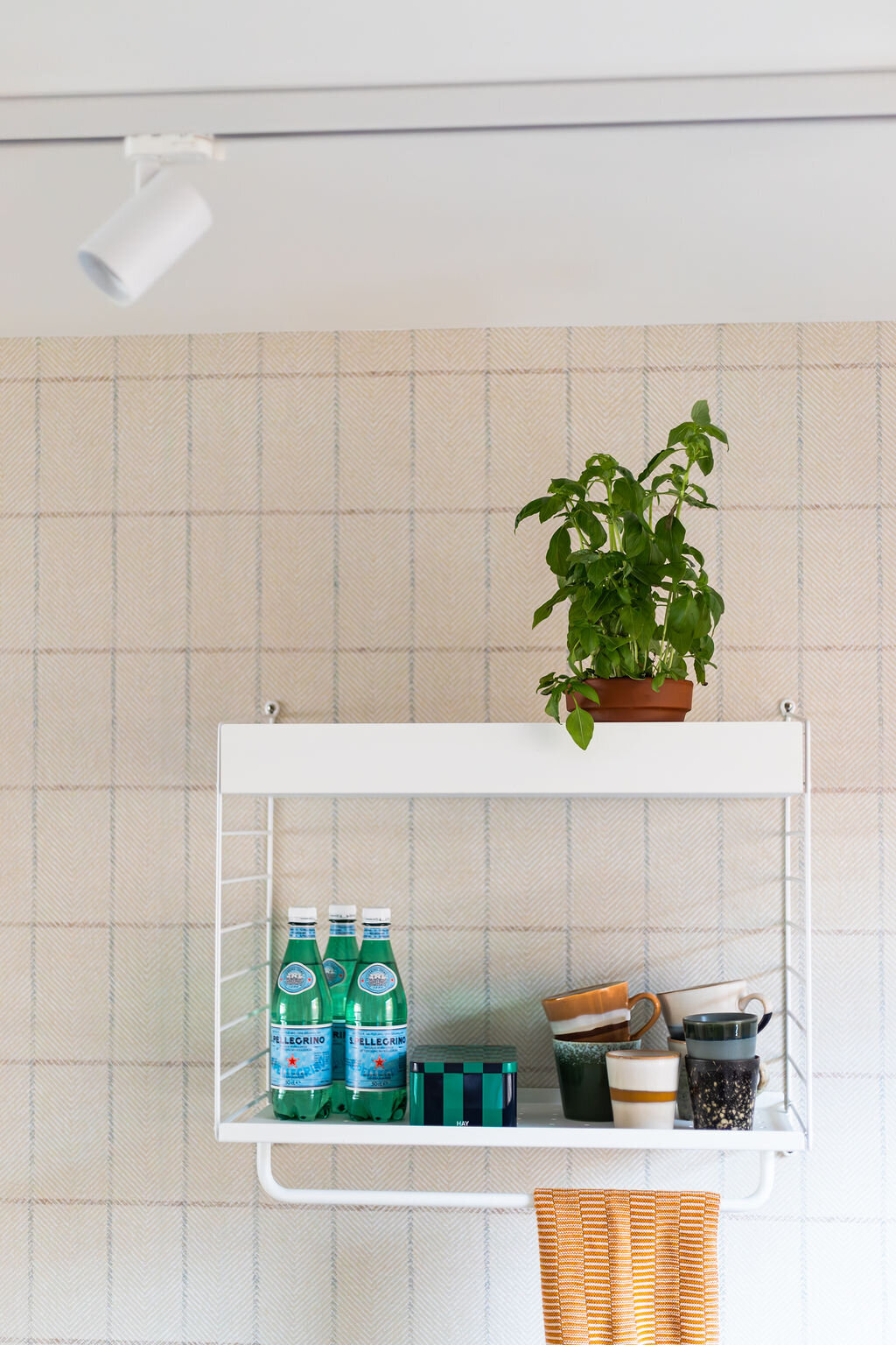 string furniture keuken wandrek