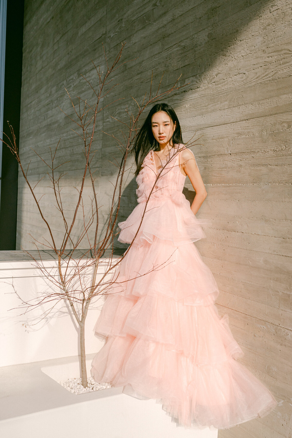 Step into a world of timeless elegance with this exclusive editorial collaboration featuring Ruby Jane Gowns, renowned for their luxury craftsmanship and commitment to sustainable fashion. Captured in Seoul, South Korea by the internationally acclaimed Michael Asmussen Photography, this shoot showcases the ethereal beauty of world-renowned model Kiju Kim, draped in exquisite linen, cotton, and custom-tailored fabrics. Designed for galas, weddings, luxury events, and editorial campaigns, these gowns bring a refined yet modern sensibility to the world of couture. Whether for ready-to-wear collections, custom tailoring, or high-fashion rentals, Ruby Jane Gowns epitomizes sophistication and sustainability. Discover the artistry behind this shoot and elevate your brand with Michael Asmussen Photography, where fashion meets editorial excellence.  세련된 우아함이 돋보이는 에디토리얼 촬영을 만나보세요. Ruby Jane Gowns의 럭셔리한 장인정신과 지속 가능한 패션 철학을 담아, 세계적으로 유명한 모델 **기주 김(Kiju Kim)**과 함께한 이번 촬영은 Michael Asmussen Photography의 감각적인 연출로 서울, 한국에서 진행되었습니다. 고급 린넨, 코튼, 맞춤 제작 원단이 조화를 이루는 이 컬렉션은 갈라, 웨딩, 럭셔리 이벤트 및 에디토리얼 캠페인을 위한 완벽한 선택입니다. 레디 투 웨어, 맞춤 제작 및 하이엔드 촬영 렌탈을 통해 Ruby Jane Gowns는 고급스럽고 지속 가능한 패션을 선보입니다. 이번 작품의 예술성을 경험하고, Michael Asmussen Photography와 함께 브랜드의 품격을 한 차원 높여보세요.