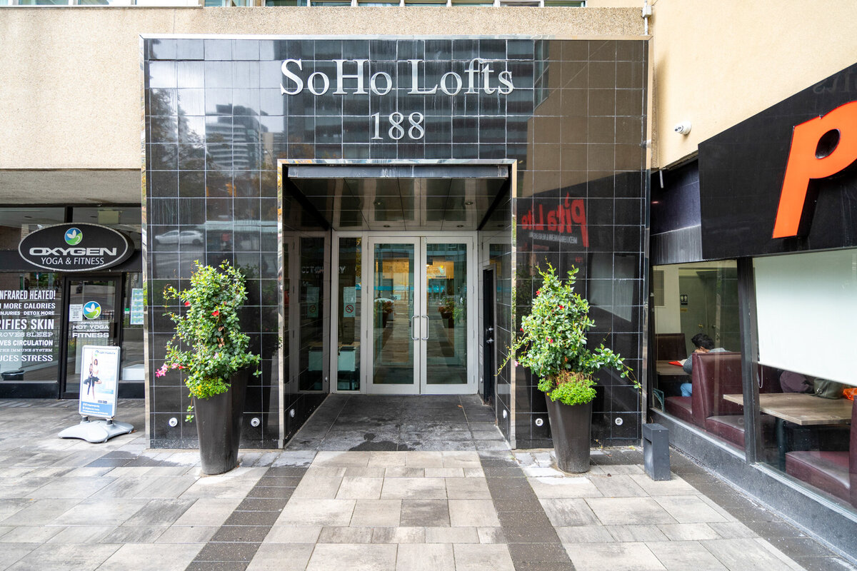 006_Exterior Front
