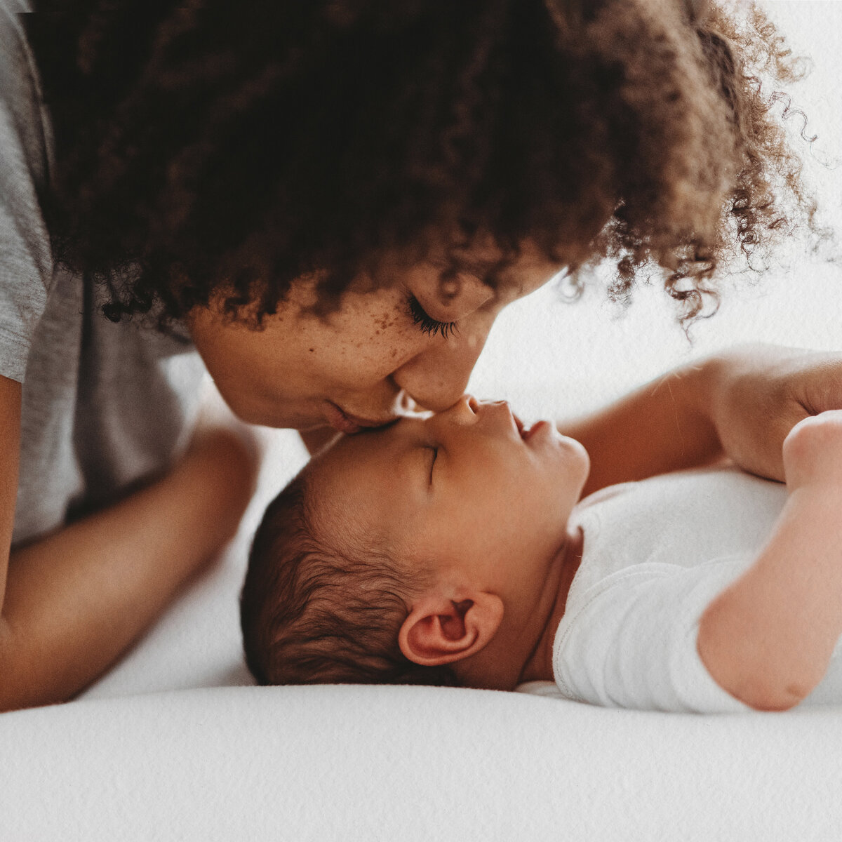 LittleWhitePhotography-Newborn-19