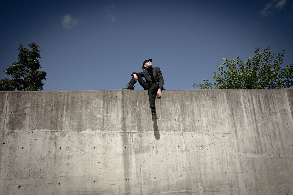 senior-portrait-concrete-urban