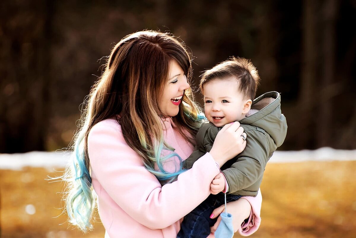 outdoor-family-photography_vancouver-fraser-valley_queen-elizabeth-park-autumn-mom-toddler-boy