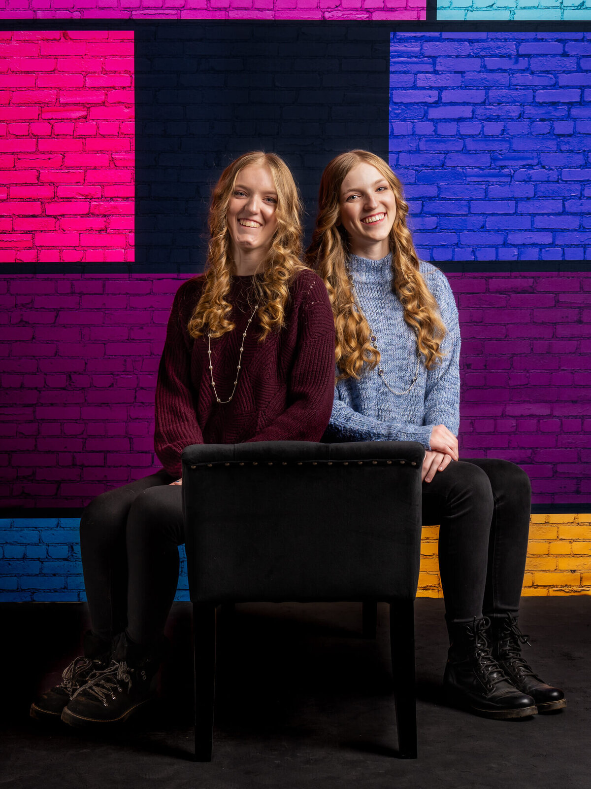 Twins smile in photo session with Prescott senior photographer Melissa Byrne