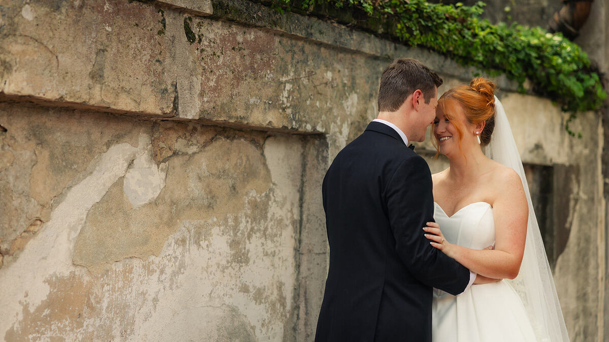 downtown-savannah-bridal-porraits-wedding-photographer