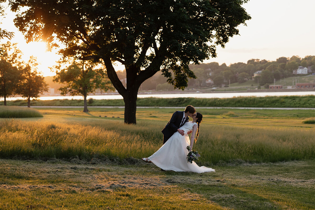 backyard-wedding-rock-island-arsenal-quad-cities-12