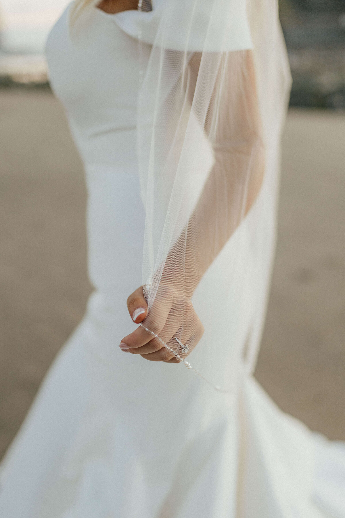 utah-wedding-bride-veil-hand-detail-elegant