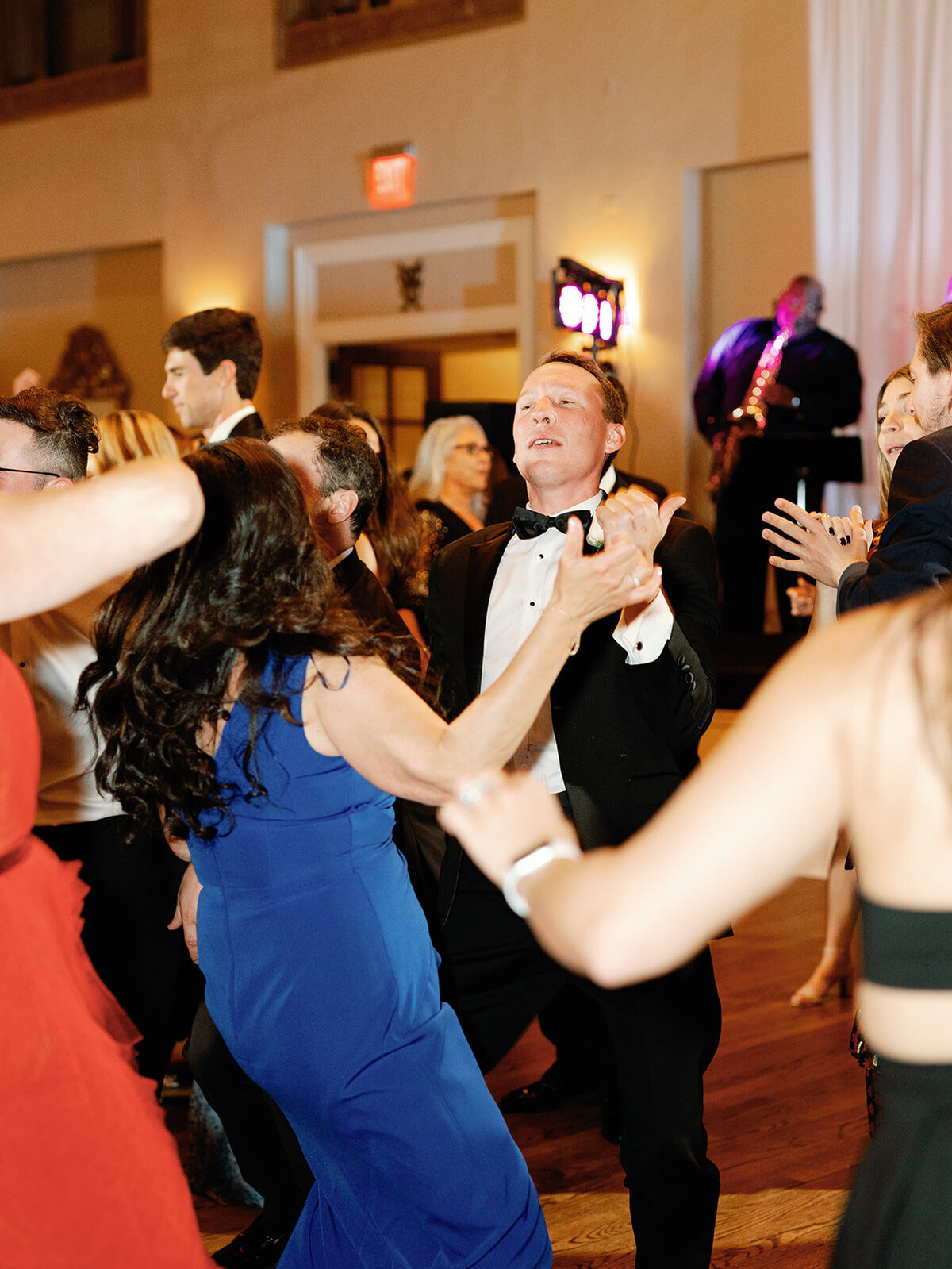 Guests dance the night awy
