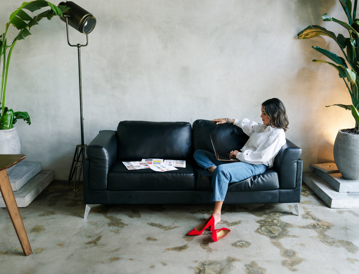 sofa-woman-relax-working