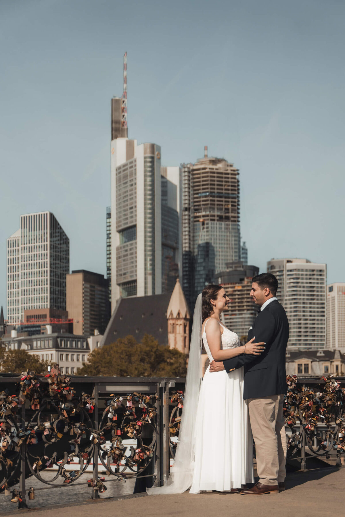 Standesamtliche-Trauung-Fotografie-am-Roemer-Frankfurt_03526