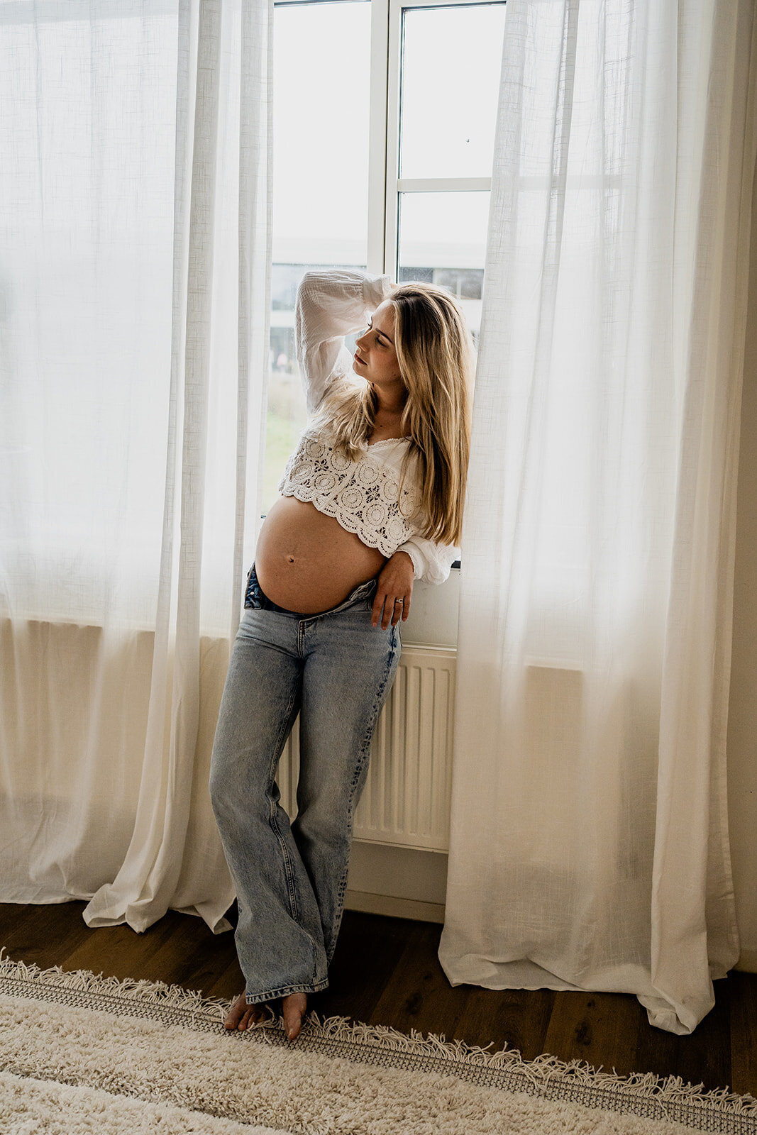 Roos van der Wiel Fotografie- Zwangerschapsshoot Studio Sandra-81