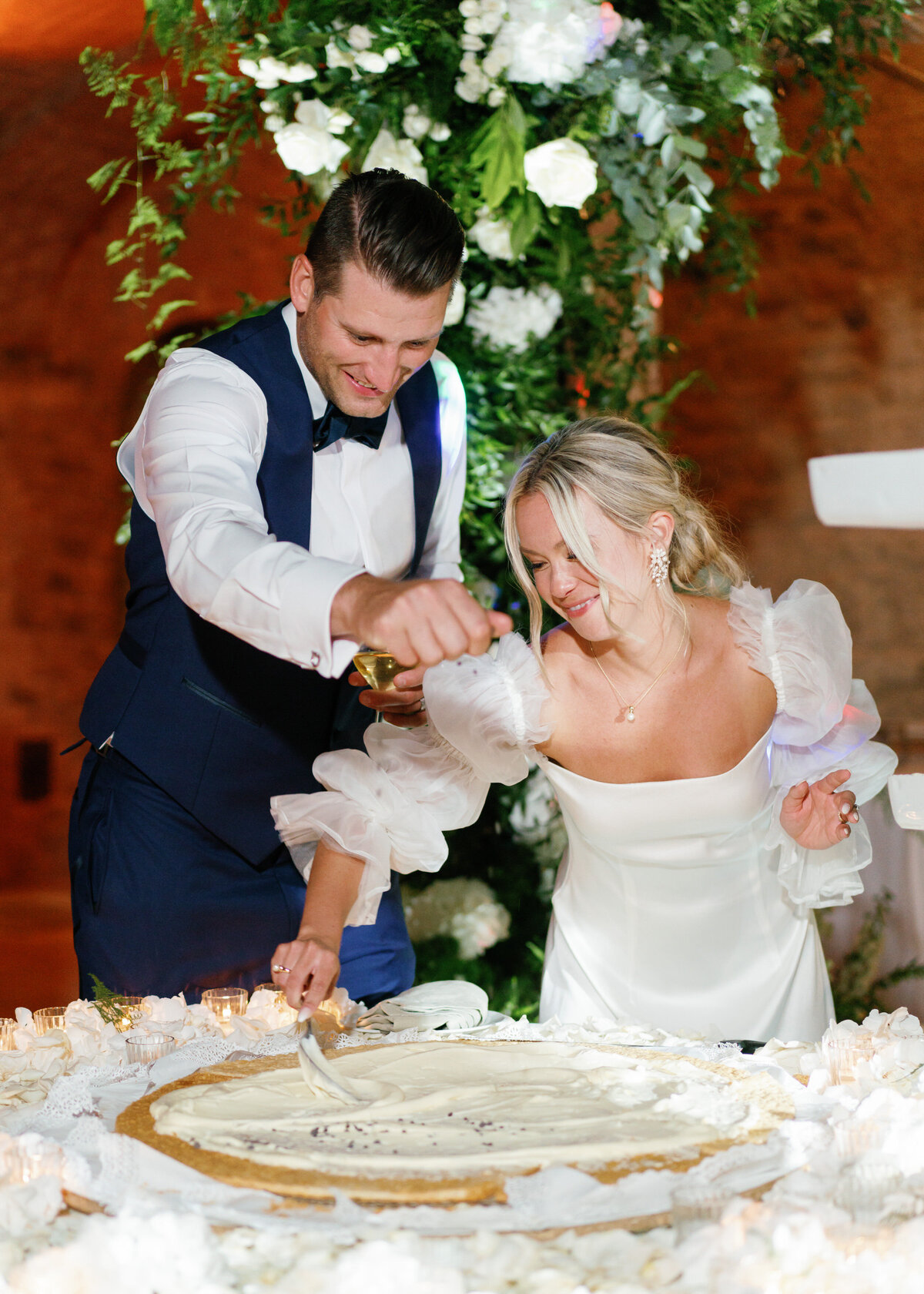 052-itilian-cake-tradation-umbria-castel-rigone-wedding-david-abel-0233
