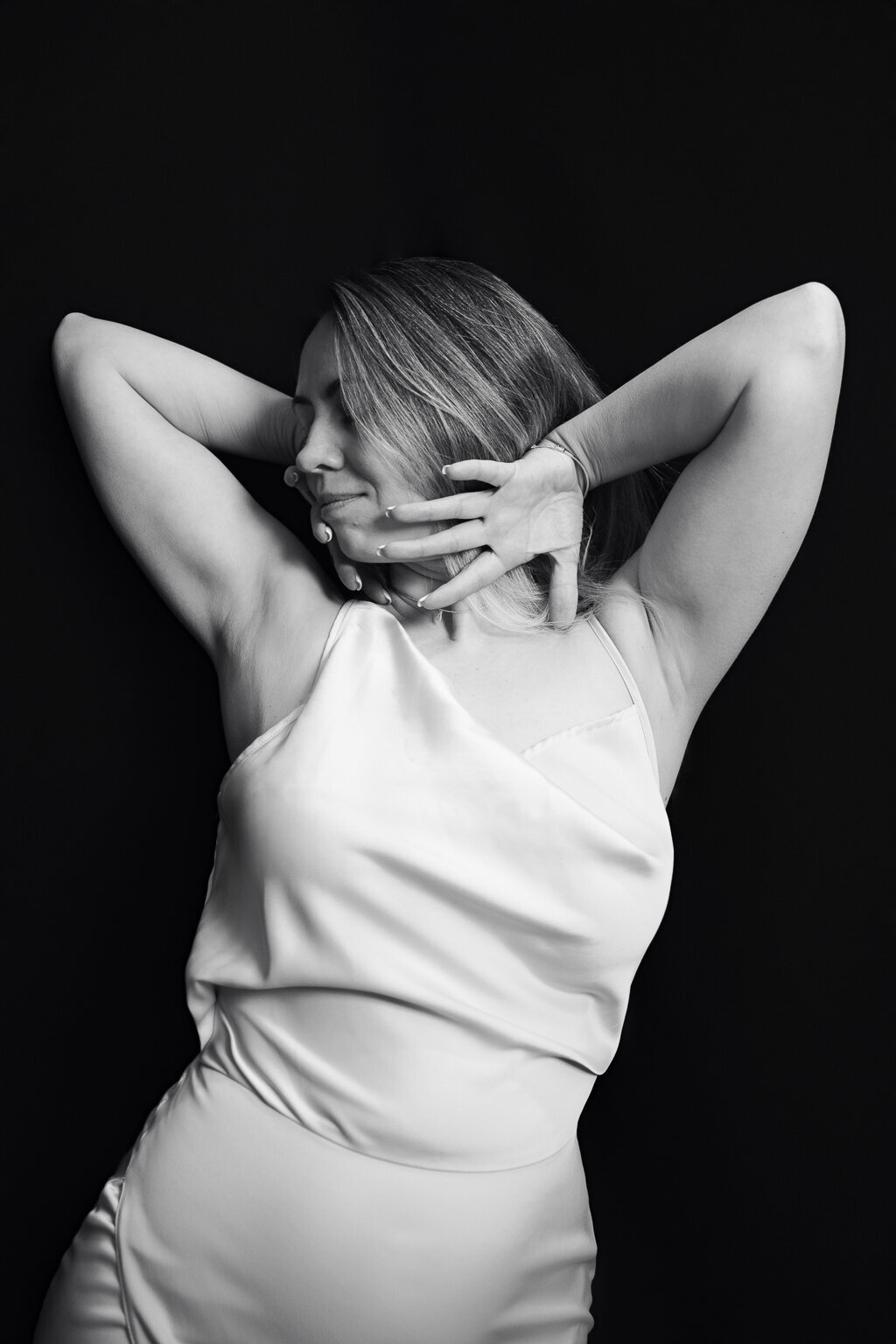 black-and-white-female-portraits-1