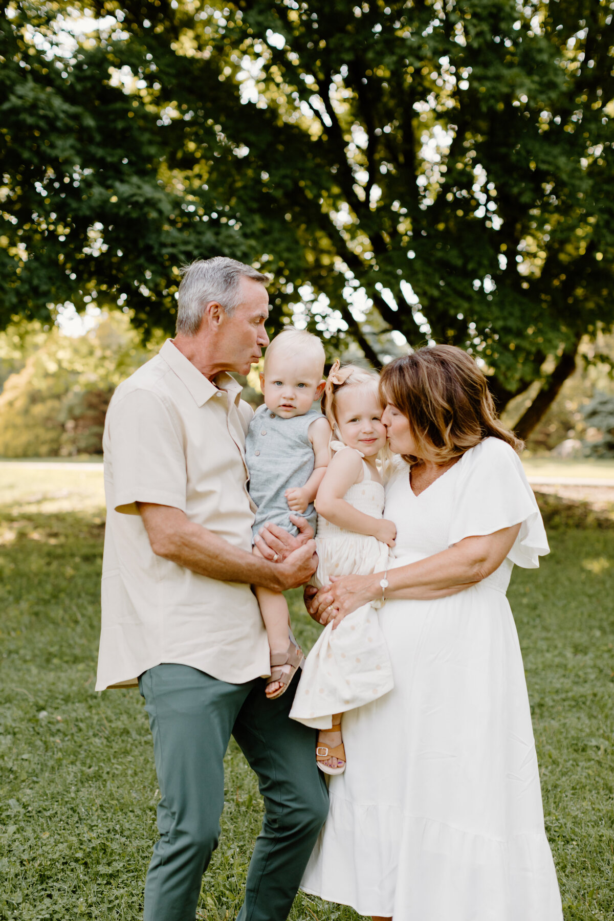 christina_ney_photography_wedding_engagement_lifestyle_photographer_dubuque_iowa_wedding_planning_assistance_adventurous_bold_laidback Family Photography7