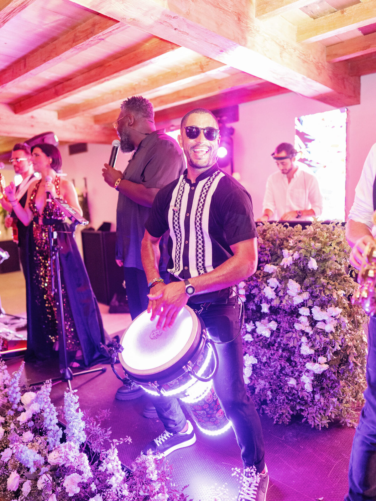 Wedding-party-band-led-bongos