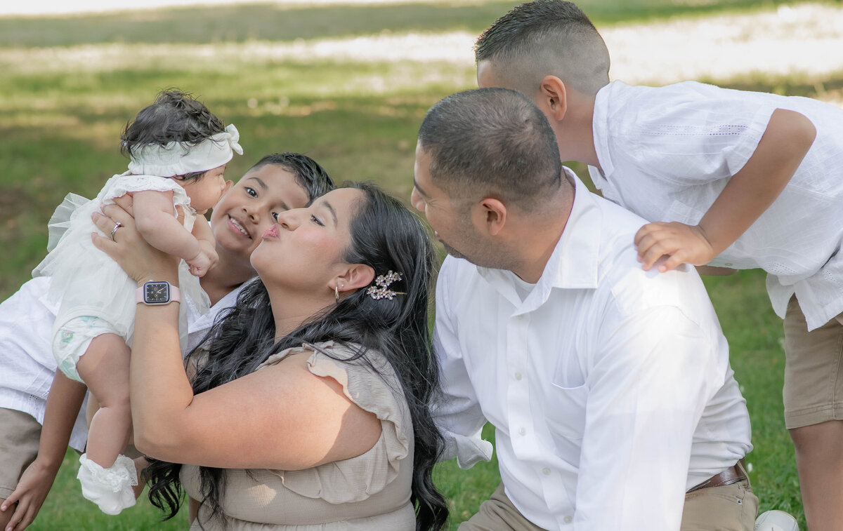 Family photo session at Lake Lacamas in Camas, WA
