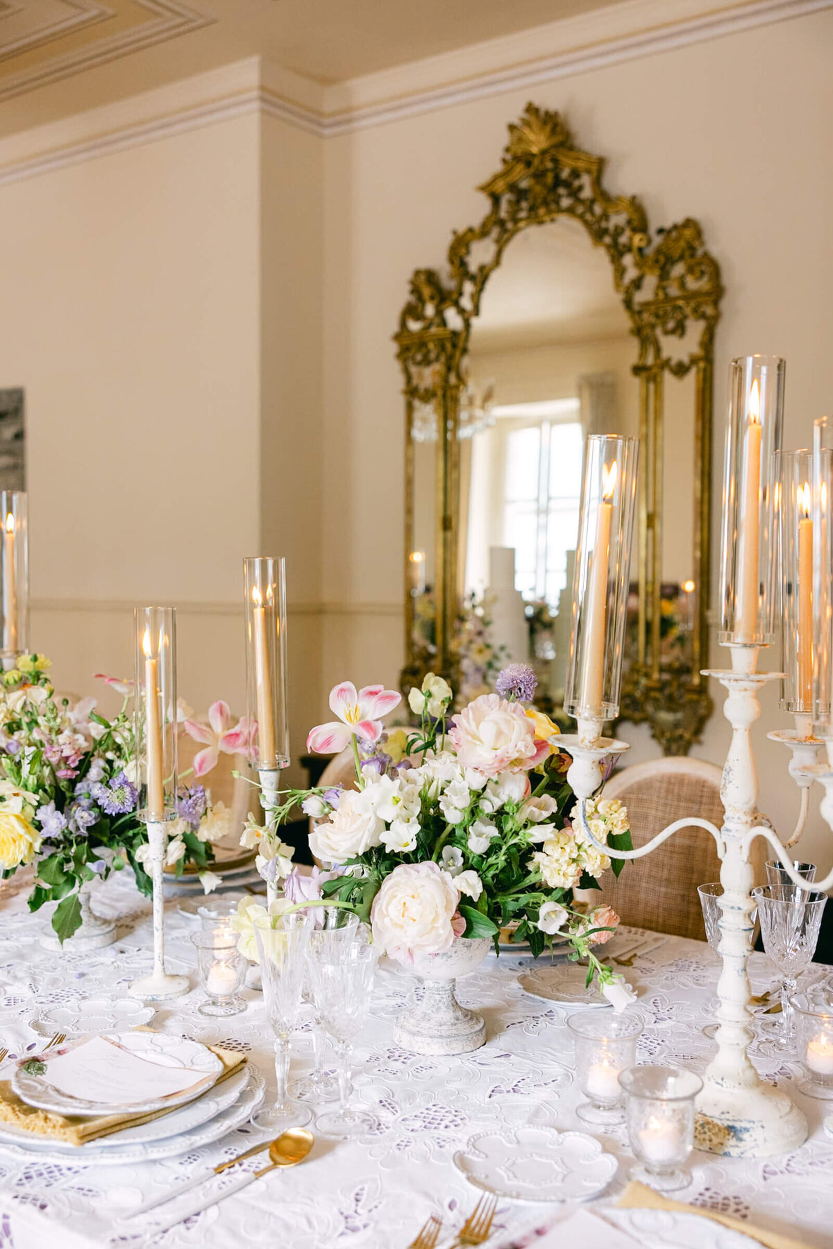 A wedding day photo of the reception cable covered in linens and candles at the wedding venue Villa Aura del Lago on Lake Como in Italy