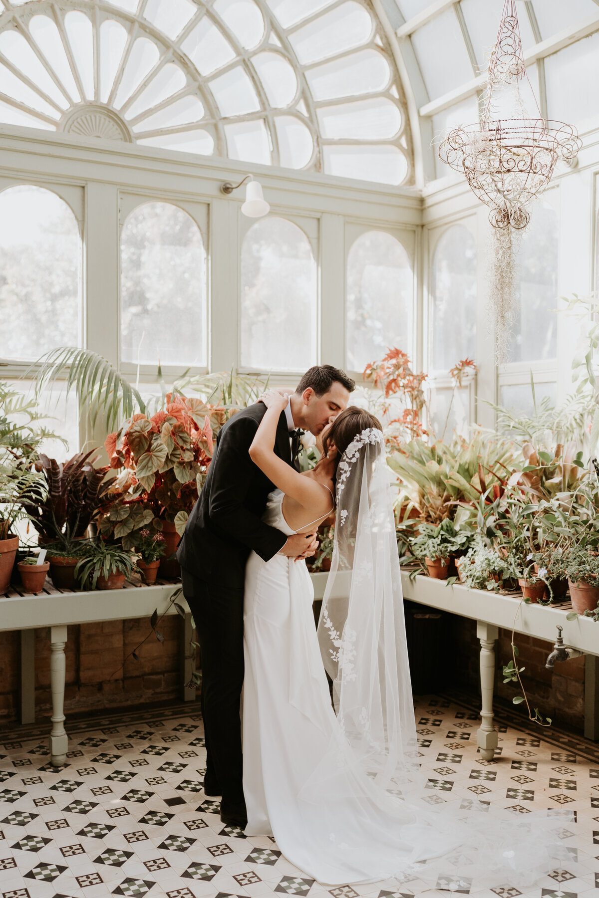 Bride and groom kissing at Ripponlea Estate 