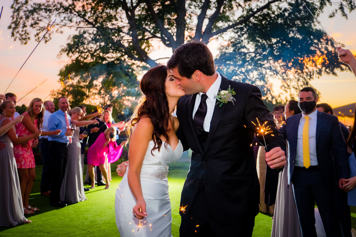 wedding photographer at kahkwa club erie