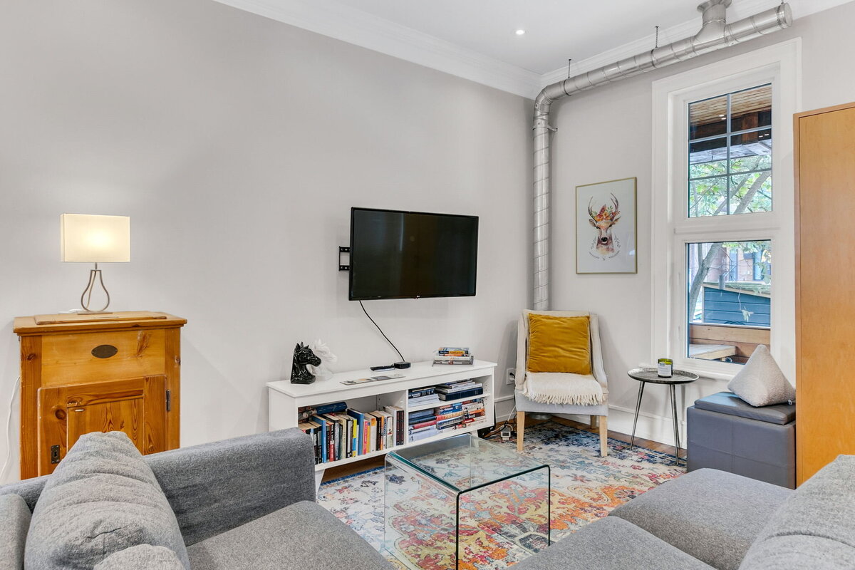 11-web-or-mls-8_004_Living Room