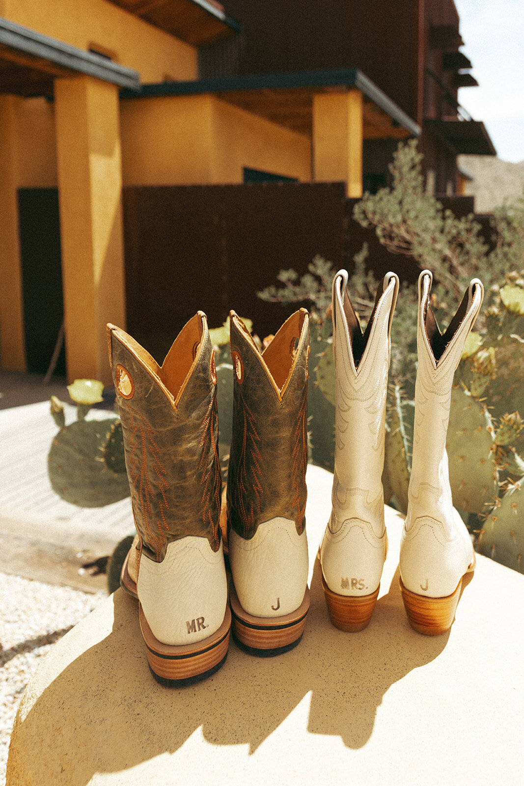 Faye-Fern-Creative-GoldenVibesPhoto-Sacred-Sands-Joshua-Tree-Wedding-Richie-James-Clara-Critchfield-Details-17