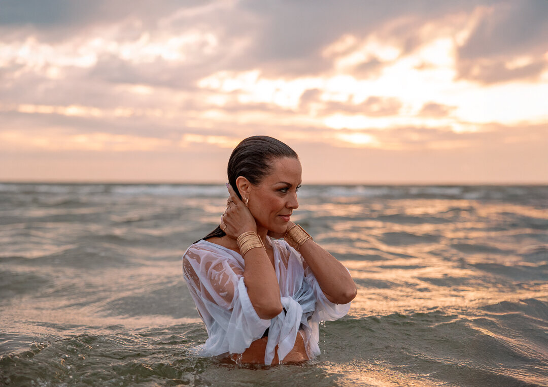 Personal branding fotograaf in op het strand in wijk aan zee voor ondernemers en coaches