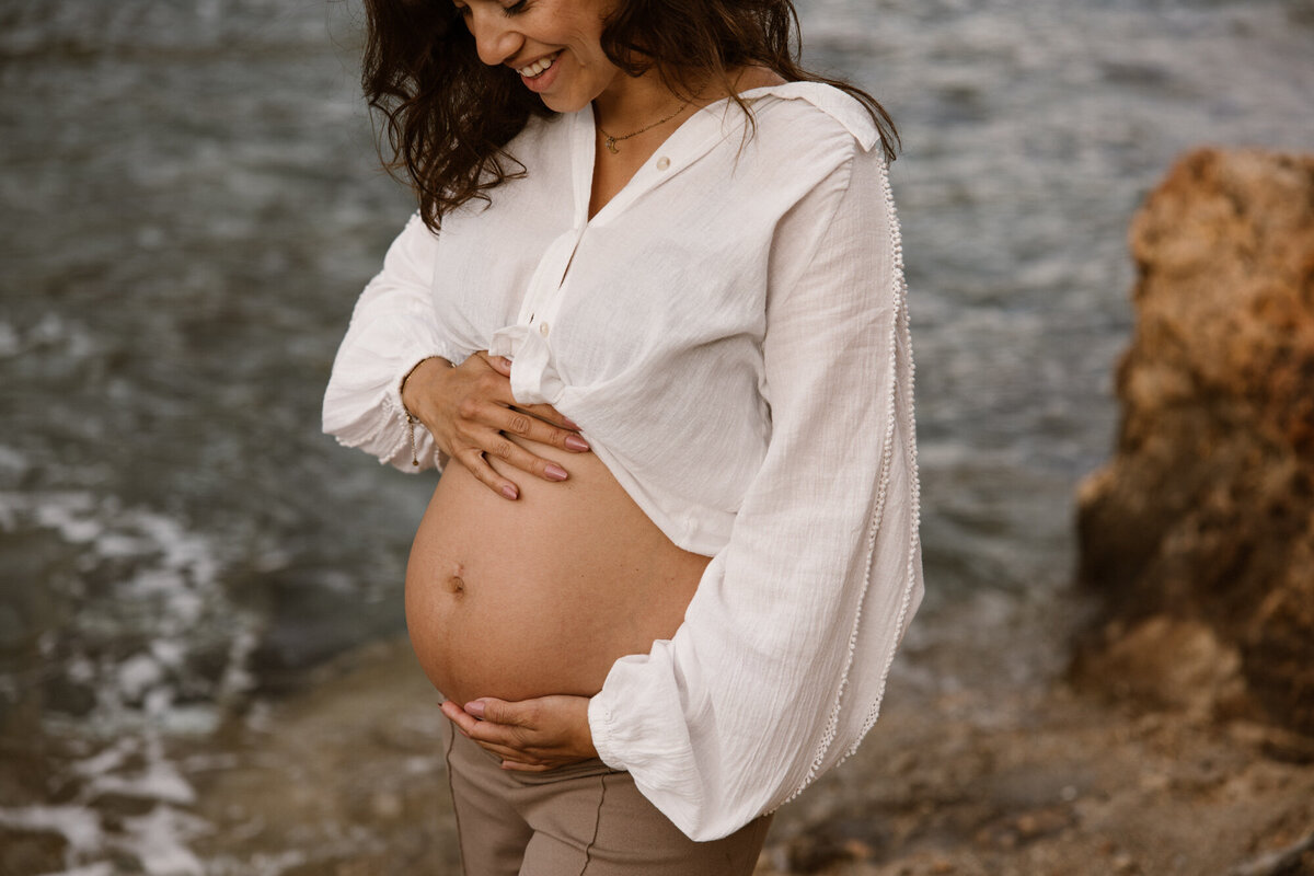 Close up of a pregnant woman laughing during a pregnancy photoshoot