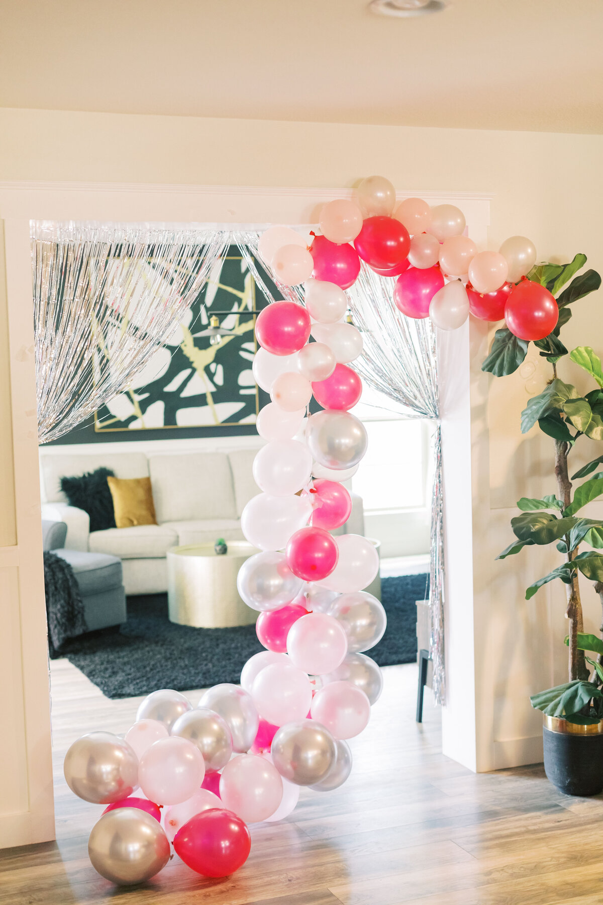 Make a splash with a lively poolside bachelorette bash in Scottsdale, featuring oversized floaties, tropical drinks, and lots of laughs. This gallery captures the vibrant energy and carefree spirit of a day spent celebrating with the bride tribe.