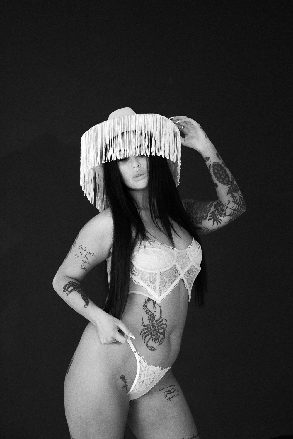 kentucky-boudoir-sparkly-cowgirl-model-1
