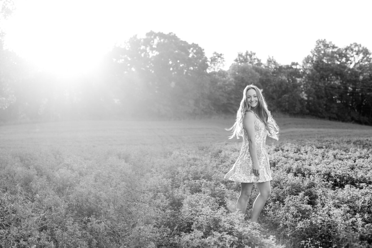 AmberLangerudPhotography_Country Styled High School Senior Session on the Lake_Livi_2405