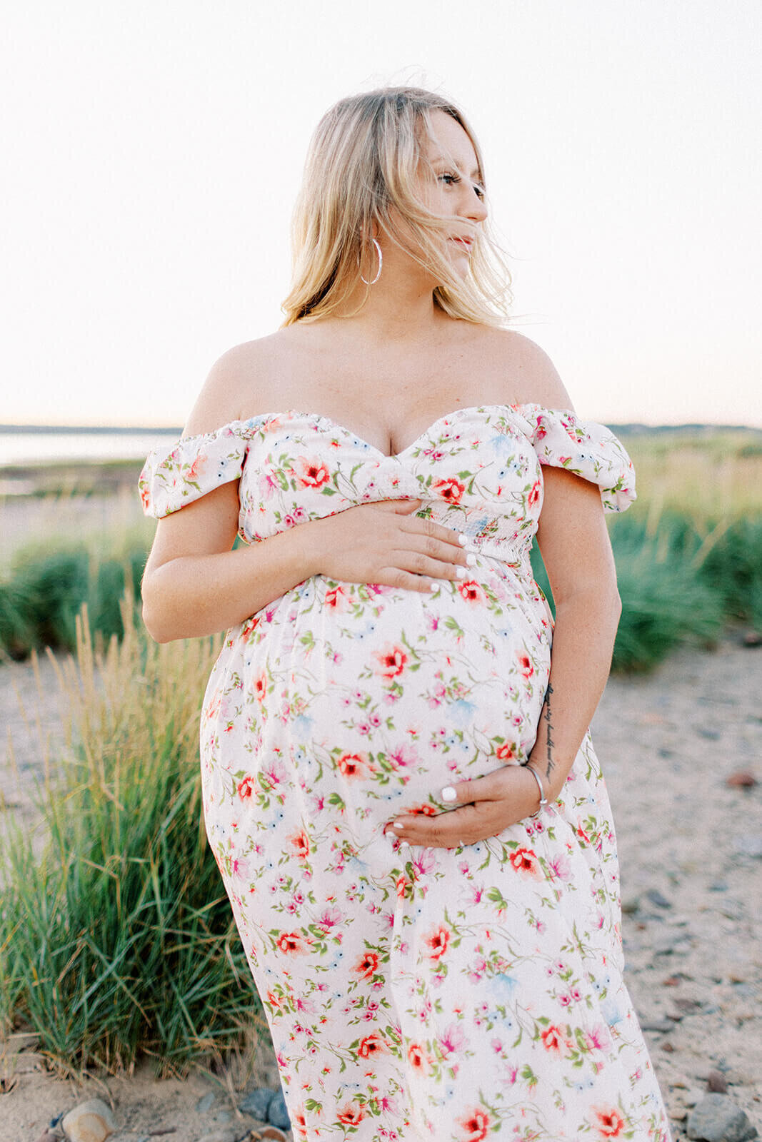 glowing-pregnant-woman-in-flower-dress