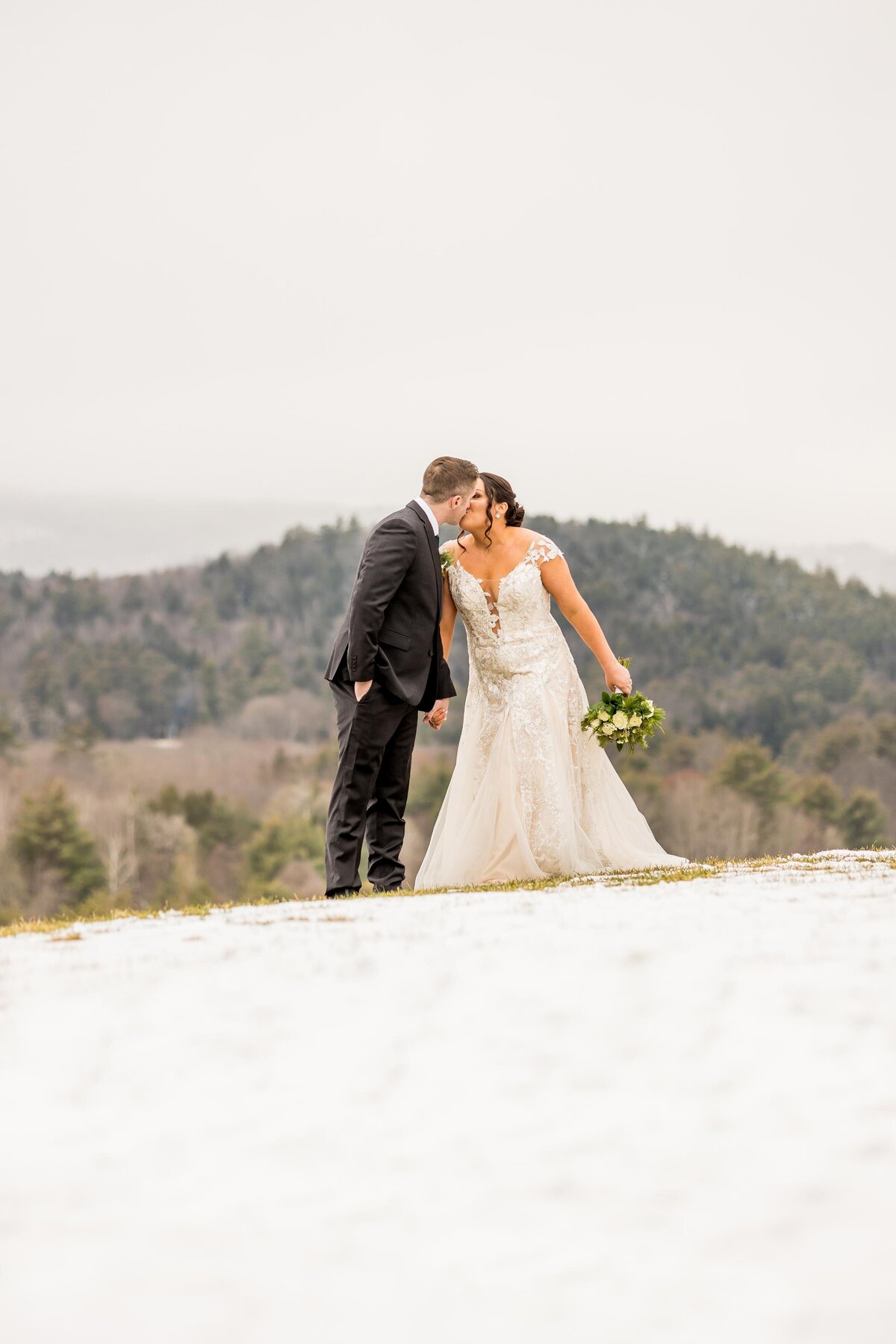 winter wedding outdoor photo session