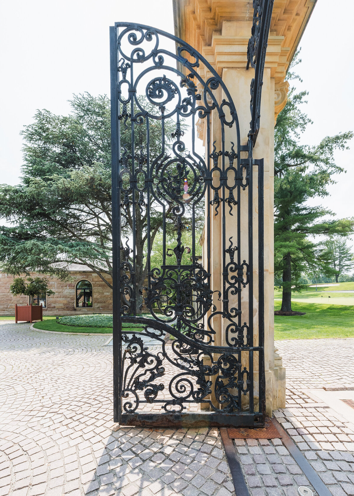 the ornate black gates at jasna polana