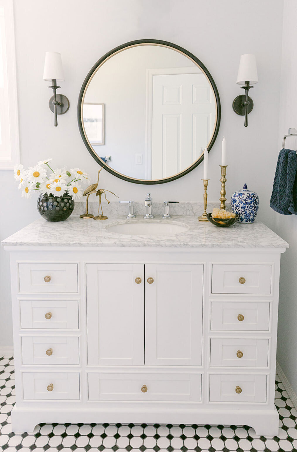 Timeless Black & White Bathroom 01